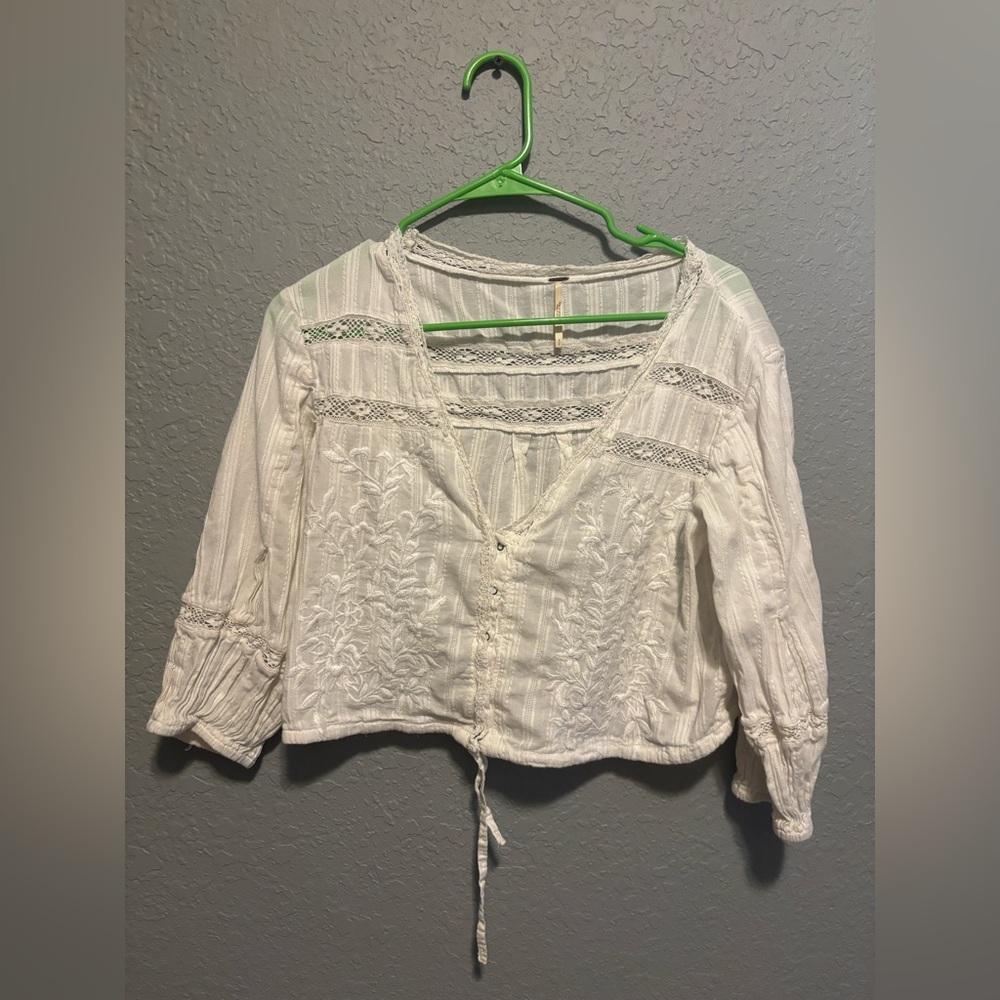 Free People white lace crop top - small